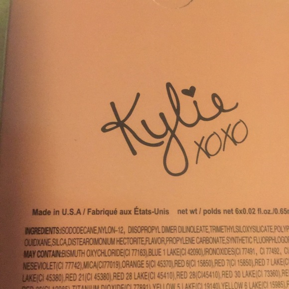 Kylie Jenner blush and highlighter - Picture 4 of 4
